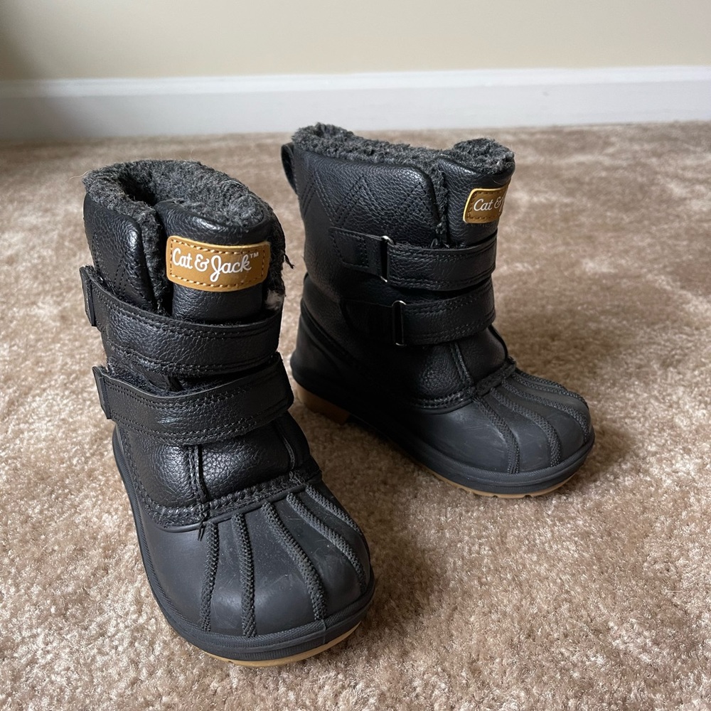 Snow boots